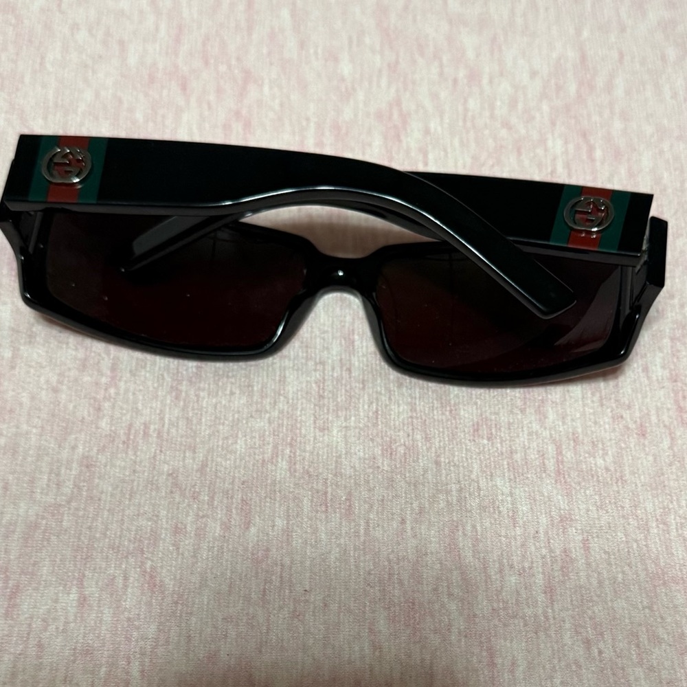 Gucci Black Rectangular Men's Sunglasses with Dark Lenses - Picture 3 of 5